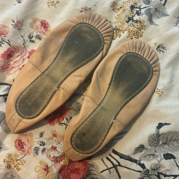 Lot of dance shoes: tap, ballet, and jazz sz 8 - Picture 11 of 12